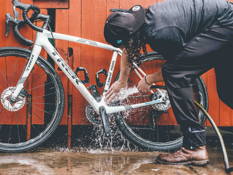 Hoe je je racefiets het beste poetst: Tips van de PRO's